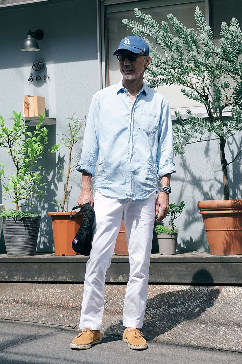 白パンとレザーのフラットシューズで上品なリゾート感を演出 鈴木圭介 2枚目の写真