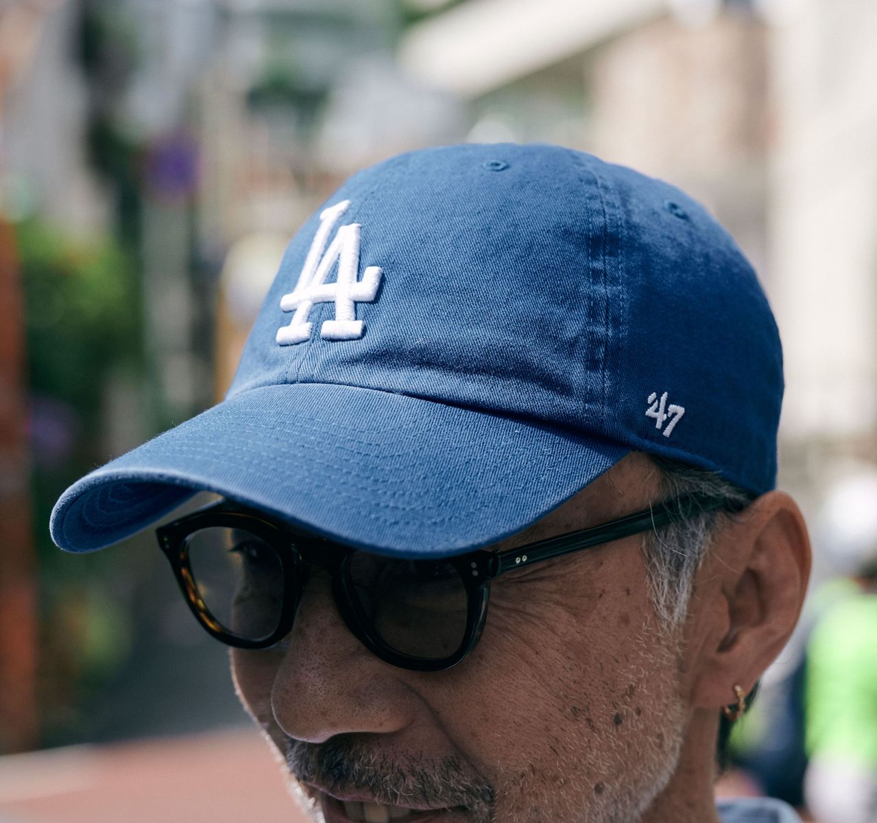 白パンとレザーのフラットシューズで上品なリゾート感を演出 鈴木圭介 3枚目の写真