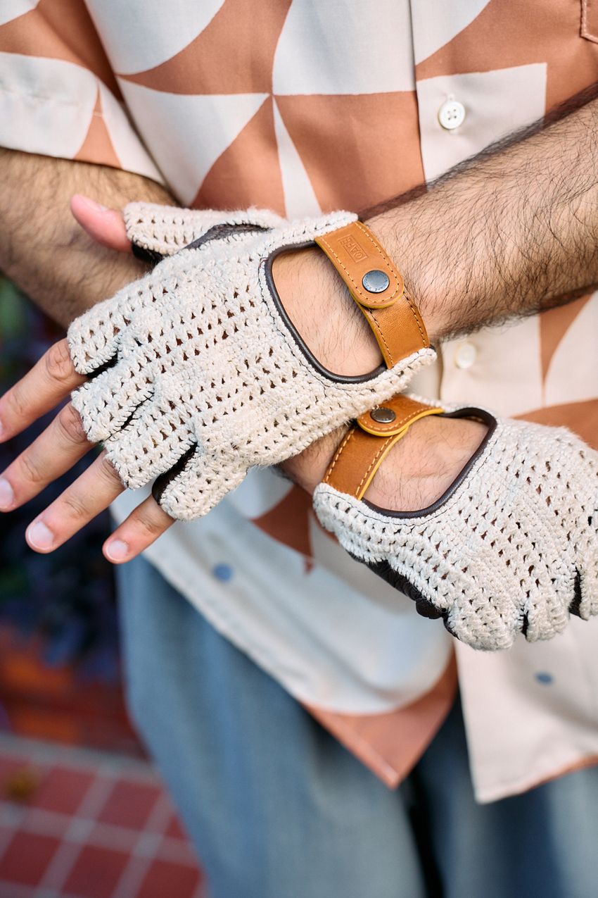 夏の“ローファー”、みんなどう履いてる？「ショーツ×シャツ」で軽やかに装った洒落者たちをスナップで - 10枚目の画像