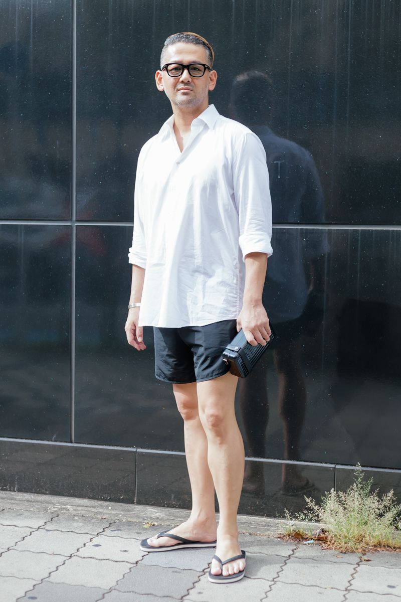 白シャツにビーサンもハイブランドなら成立 虫鹿正敏