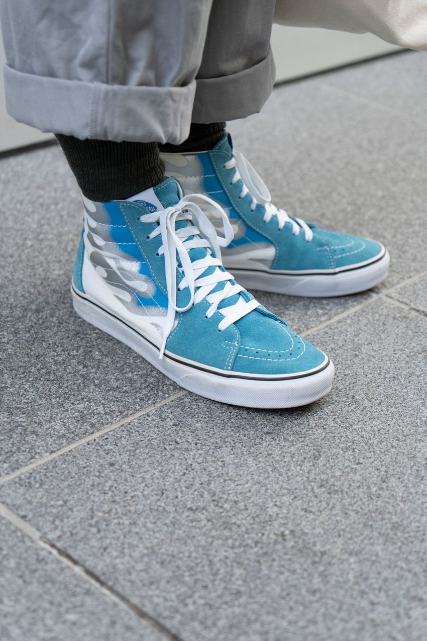 青い「ヴァンズ」こそ夏の至高品！それ以外のアイテムはシンプルで。好例をスナップ！ - 10枚目の画像