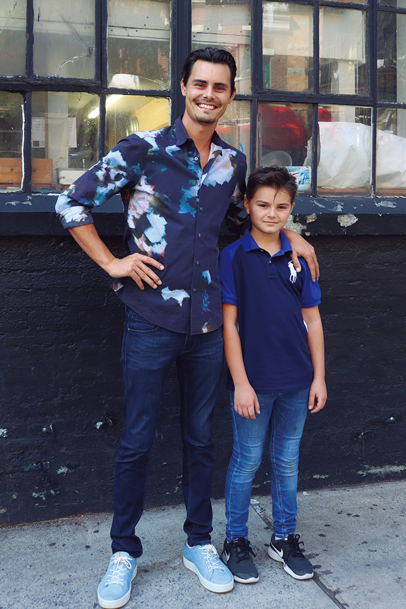 青。色使いに長けたブランドの持ち味を楽しむ カーク