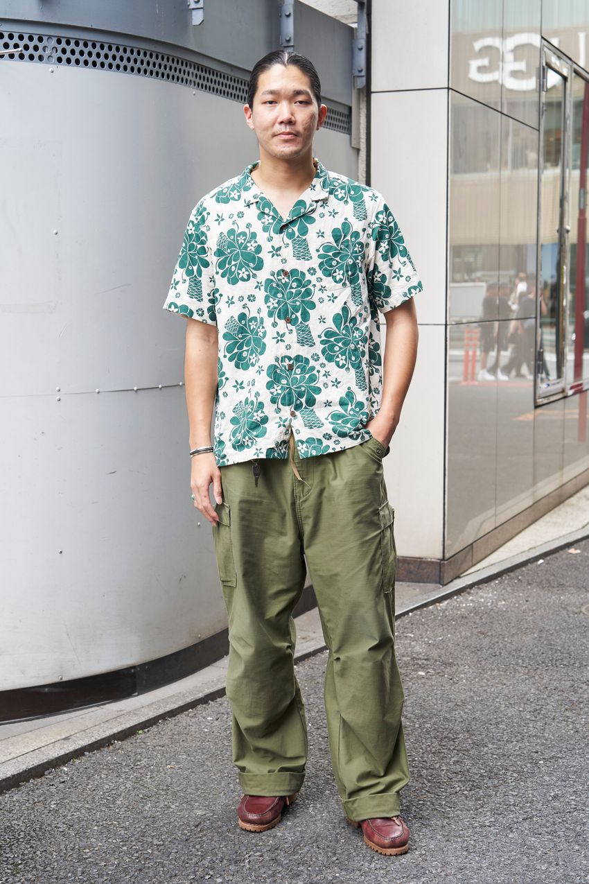 陽気な夏の絶対的な主役「柄シャツ」。洒落た大人たちの最新着こし術を街角スナップで！ - 4枚目の画像