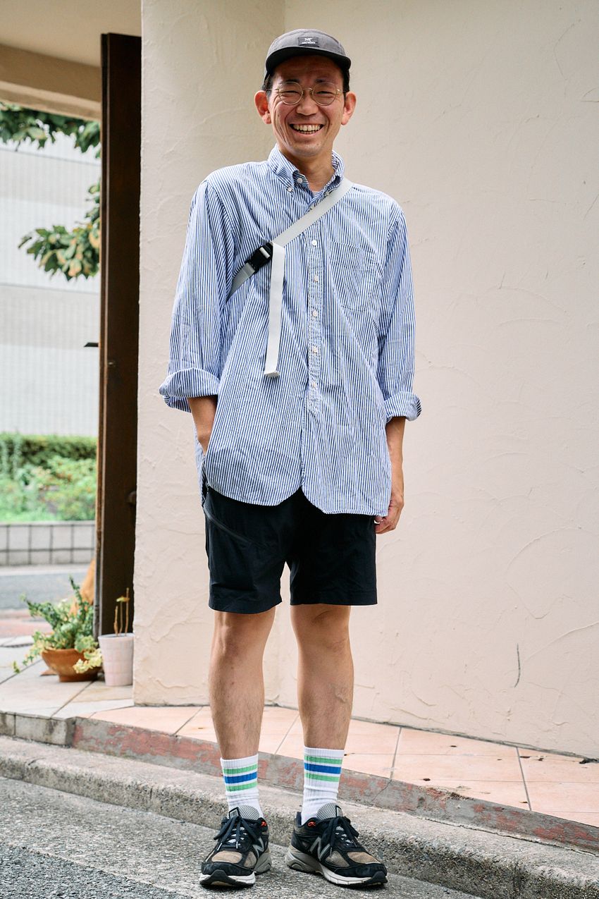 初夏の青シャツはラフに袖を捲れ！こなれ感抜群な大人たちの着こなし3好例 - 8枚目の画像