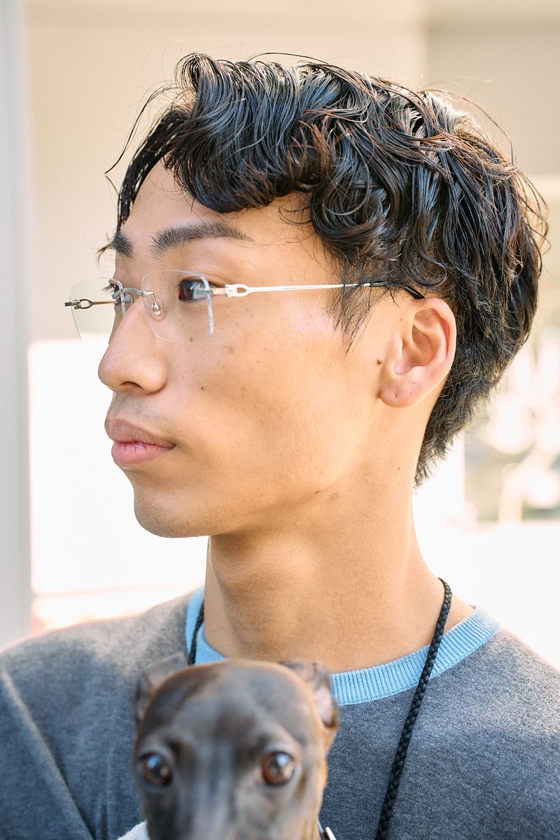 ワンちゃんとグレーニットのペアルック 阿閉祥平 3枚目の写真