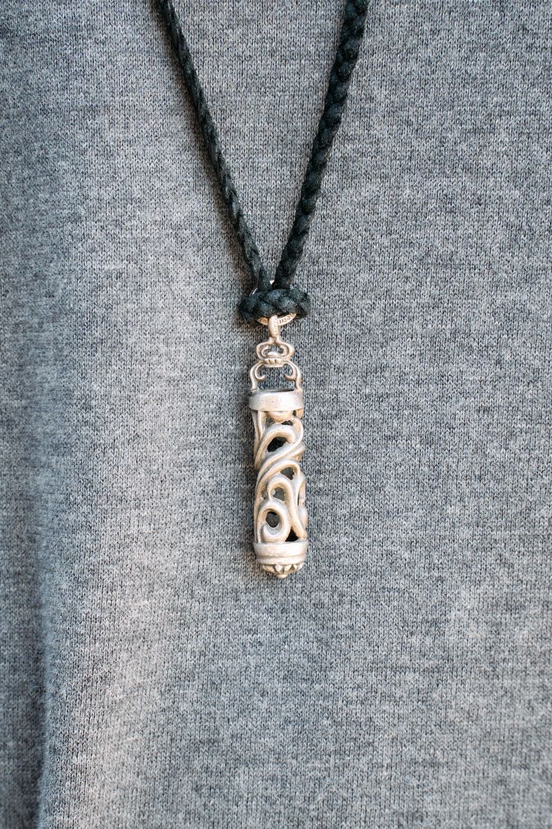 ワンちゃんとグレーニットのペアルック 阿閉祥平 4枚目の写真