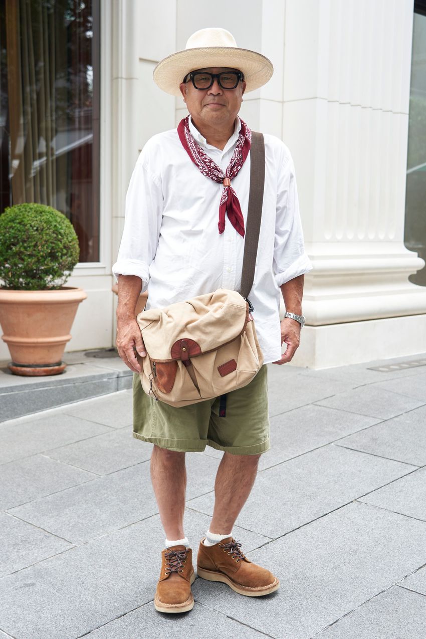 【50代】大人たちの「ショーツ＋シャツ」スタイル見本帳。ポイントは“シャツの着こなし”にあった！ - 5枚目の画像
