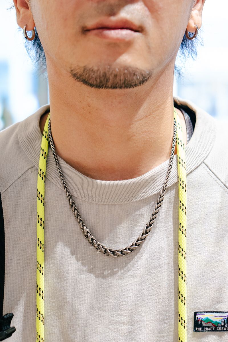 ネックポーチにくびったけ。手軽に挿し色 遠藤貴人 7枚目の写真