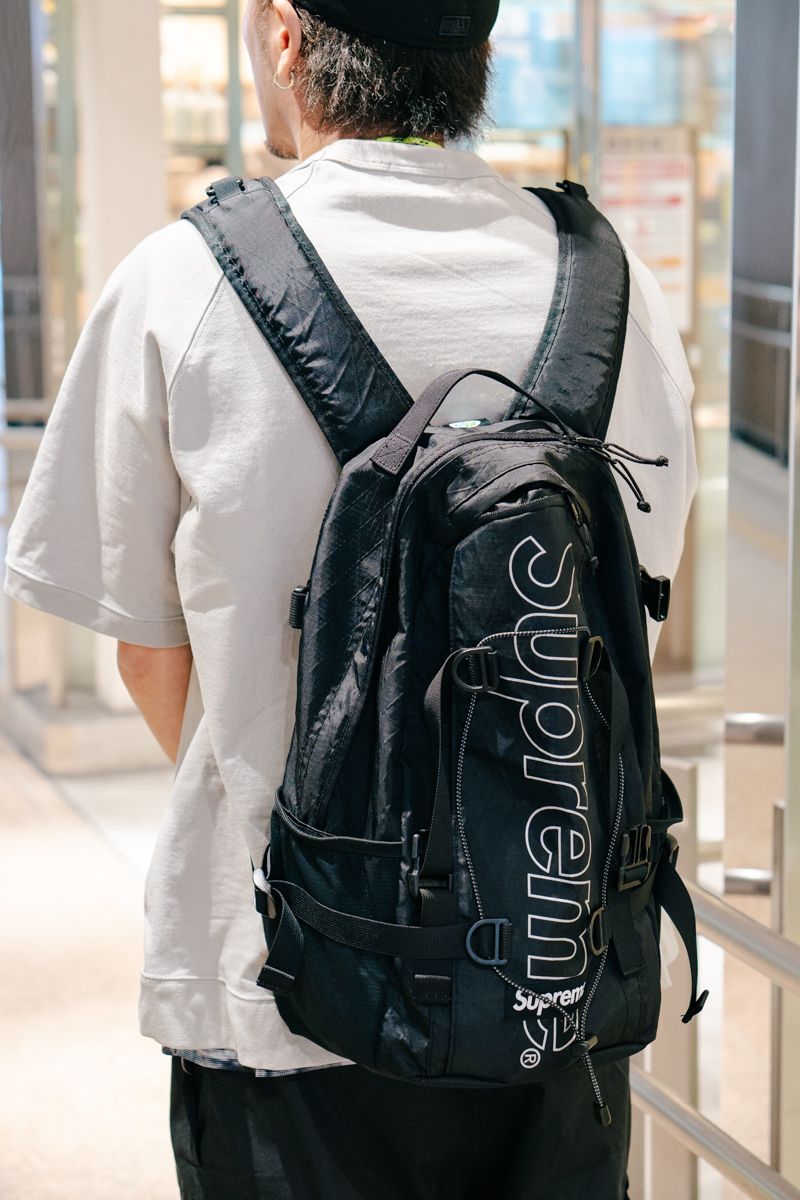 ネックポーチにくびったけ。手軽に挿し色 遠藤貴人 9枚目の写真