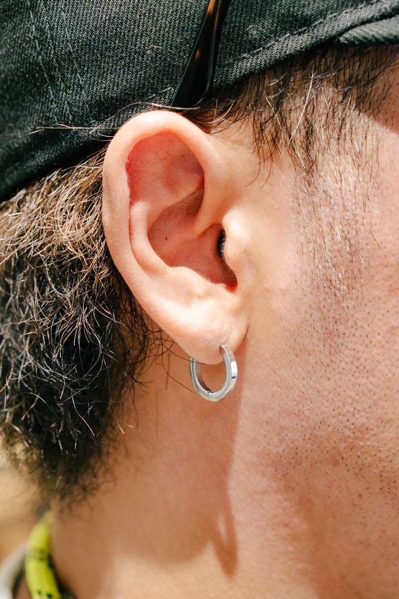 ネックポーチにくびったけ。手軽に挿し色 遠藤貴人 5枚目の写真