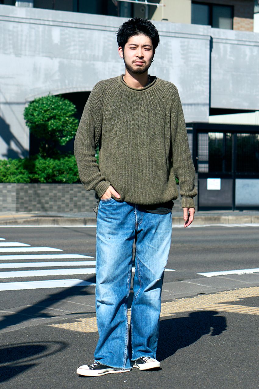 色落ちデニムを街の大人たちはこう着こなす！3つのスナップを例にコーデ術を指南 - 1枚目の画像