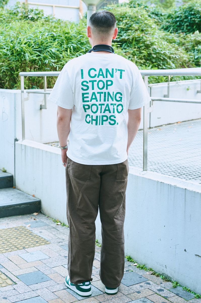 白と緑でTシャツ＆スニーカーの色リンク 吉田クリストファー 3枚目の写真