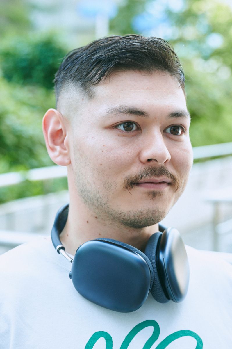 白と緑でTシャツ＆スニーカーの色リンク 吉田クリストファー 4枚目の写真