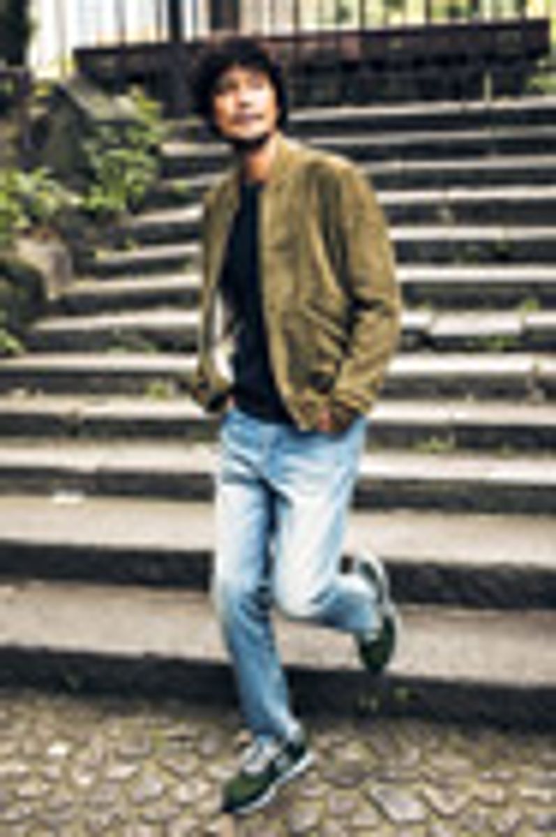 スニーカー選びのポイントは 「服との相性」と「道との相性」 