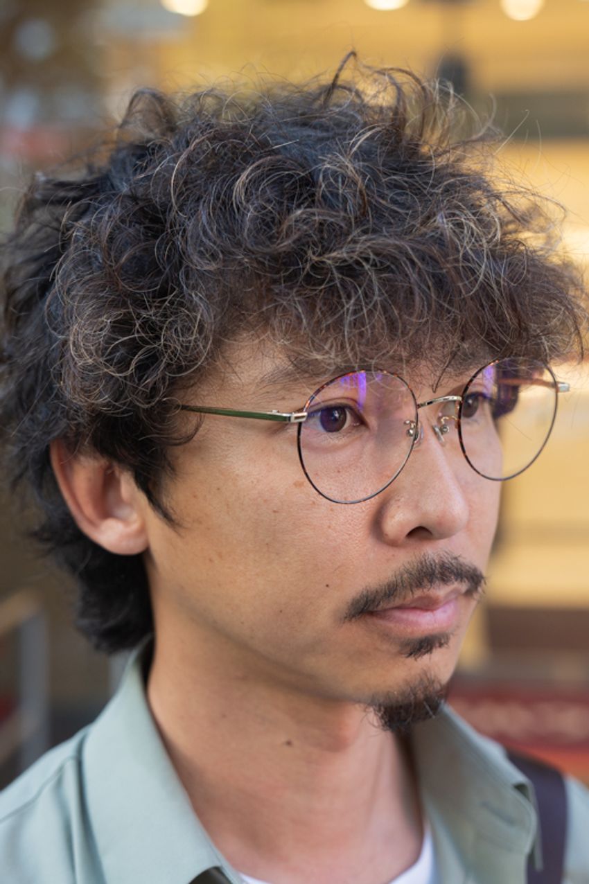 大人のGU活用法を街角スナップで。3名が愛用していたのはデニム、スウェット、そして…… - 6枚目の画像