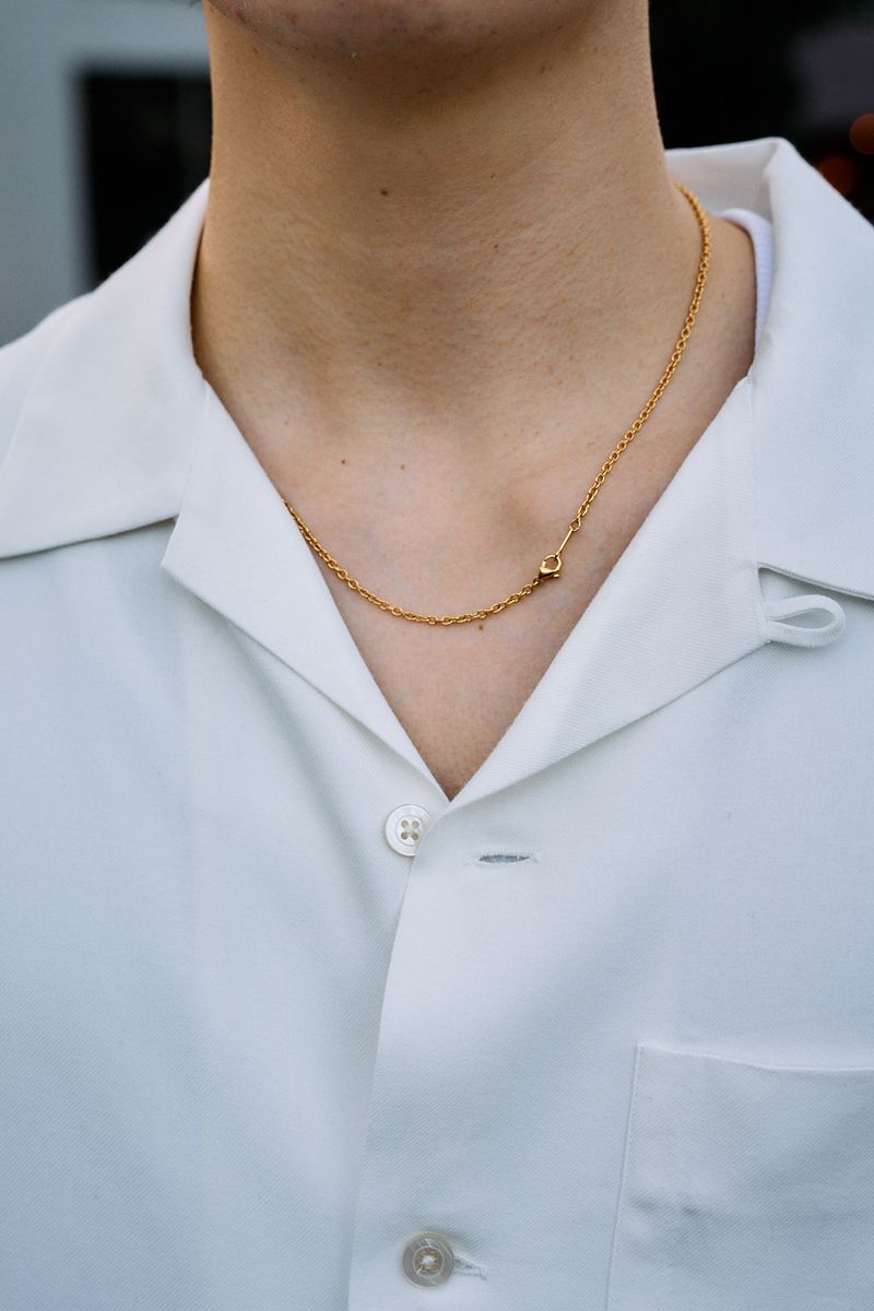 シンプル装のアクセントに“メタスニ”が効く 島村亜留 3枚目の写真