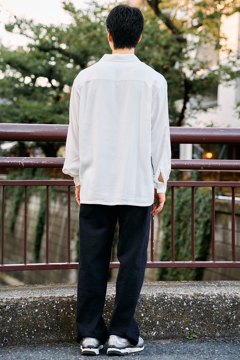 シンプル装のアクセントに“メタスニ”が効く 島村亜留 2枚目の写真