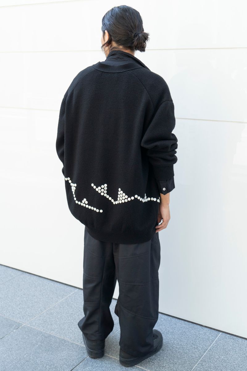 秋の街角に映えるギャルソンの男らしい着方 KZK 2枚目の写真