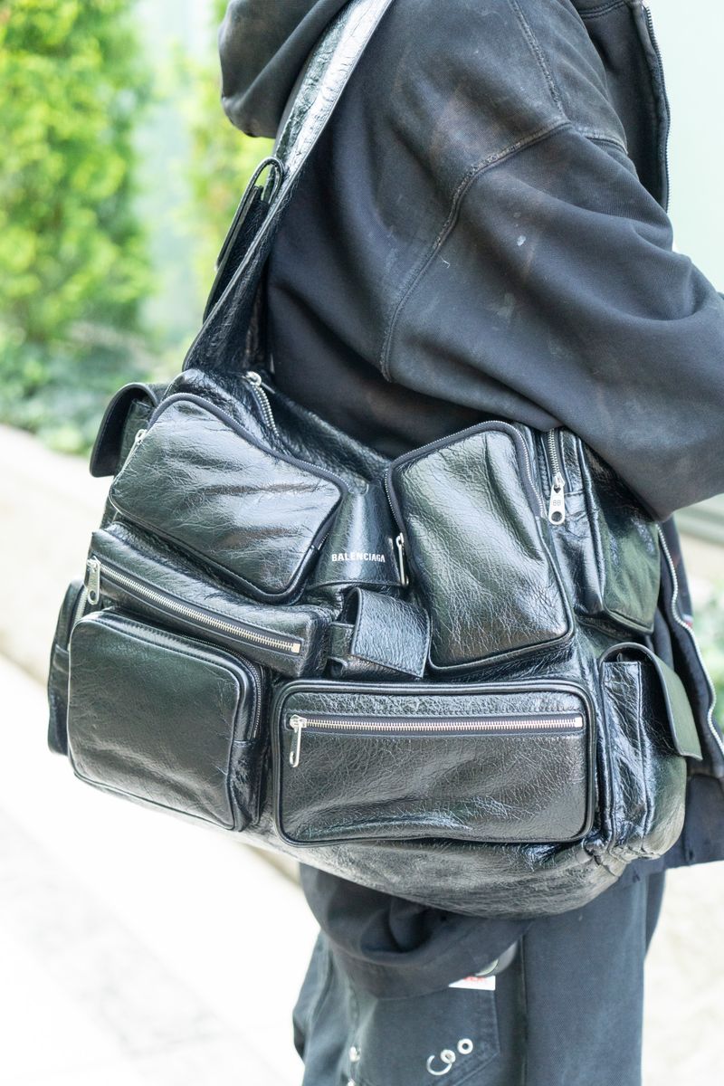 ほぼ全身バレンシアガ。パンク精神に共感 松本直也 6枚目の写真