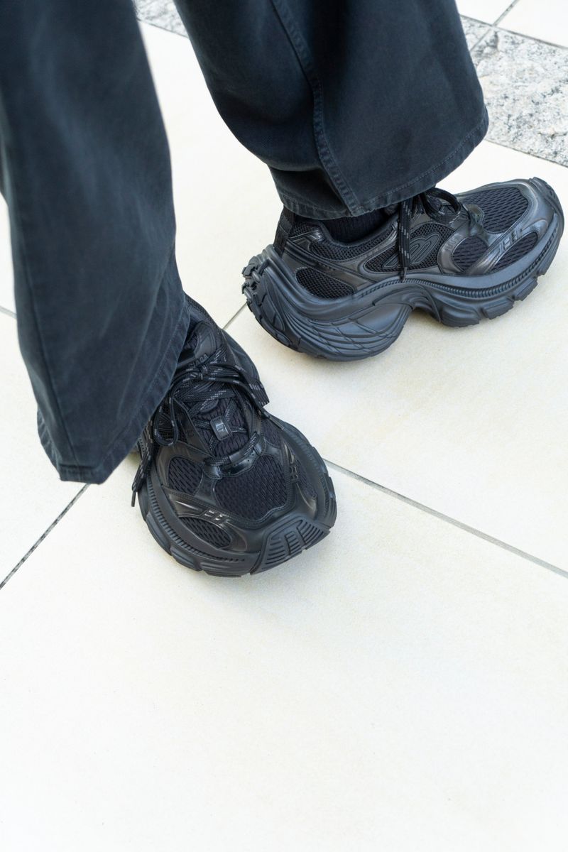 ほぼ全身バレンシアガ。パンク精神に共感 松本直也 9枚目の写真