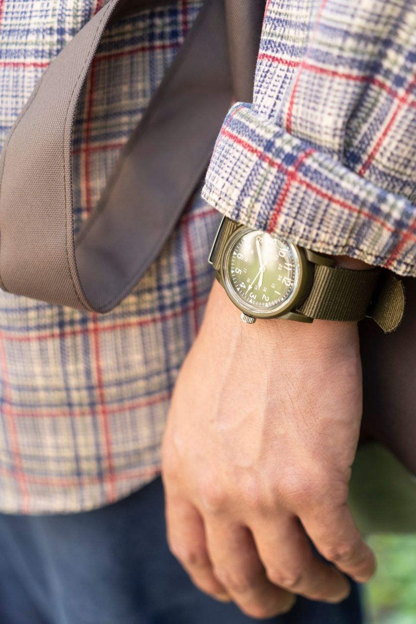 街角で“事件”が発生！「ダイソー」の小物をファッションに昇華させた男たちをスナップで - 7枚目の画像