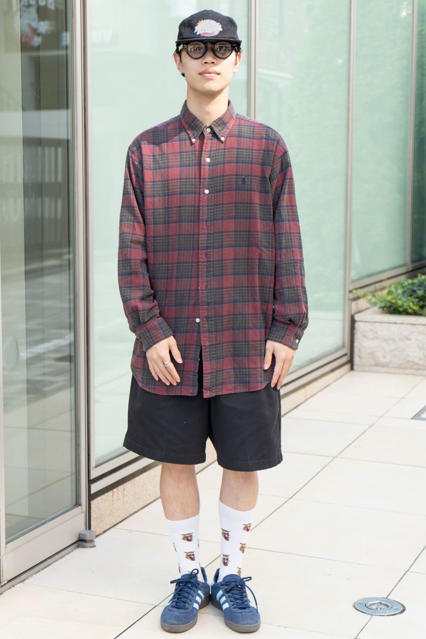 【20代、30代、40代】年代別ラルフ ローレンのシャツコーデ。街行く大人の着こなし術をスナップで - 2枚目の画像
