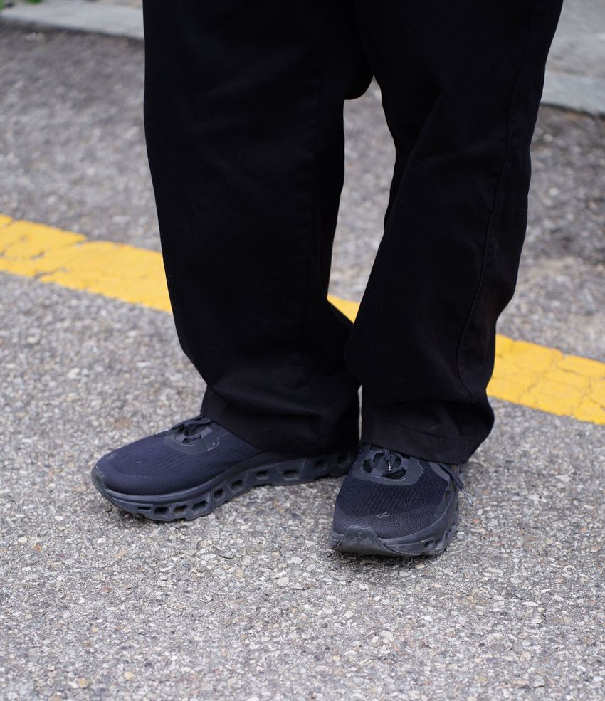 行列のできるスニーカー店「オン」の人気カラーは“ブラック”！街角スナップで実証 - 3枚目の画像