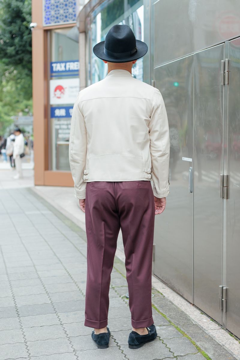 アイボリーならゴツくならない革アウターの正解 山田一登 2枚目の写真