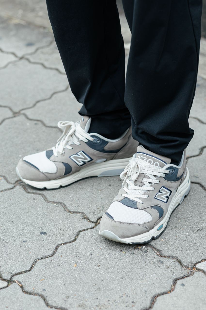 昔馴染みの「デニムジャケット」コーデをひと工夫。色み、シルエットで新鮮に見せた3名をスナップで - 2枚目の画像