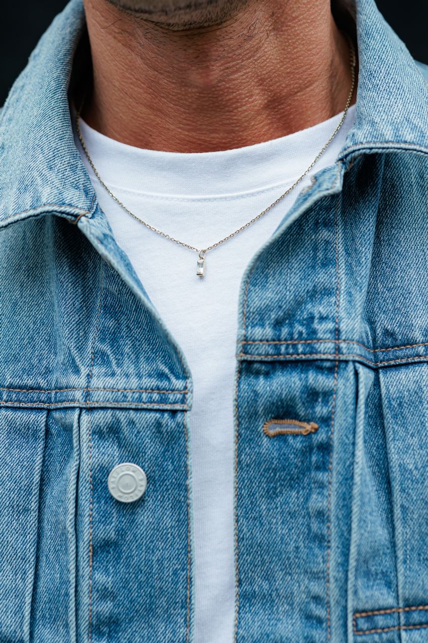 昔馴染みの「デニムジャケット」コーデをひと工夫。色み、シルエットで新鮮に見せた3名をスナップで - 3枚目の画像