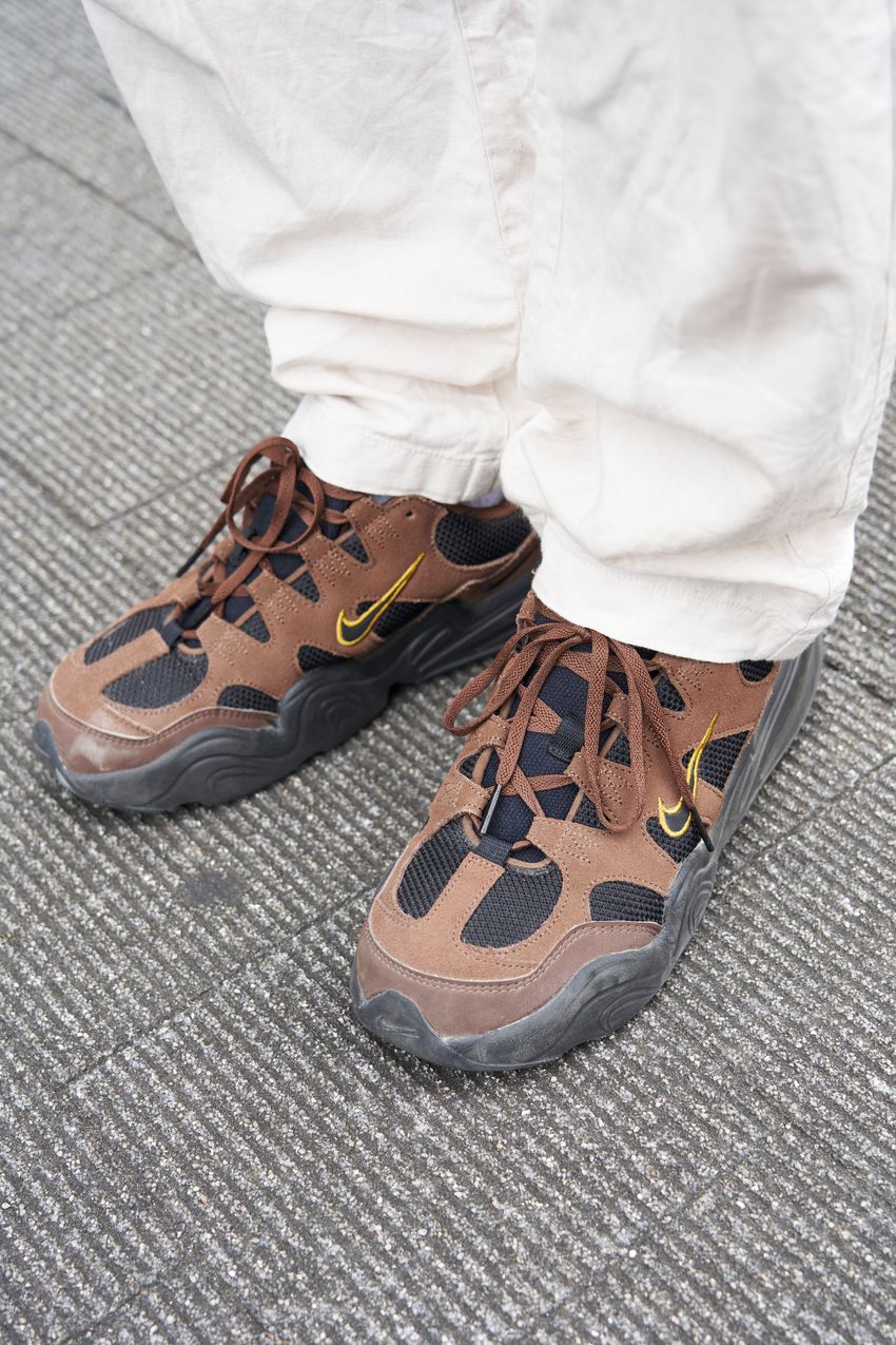 春が見えたらユニクロの白パンツ！街角3名の大人たちのリアルな活用法をスナップで - 9枚目の画像