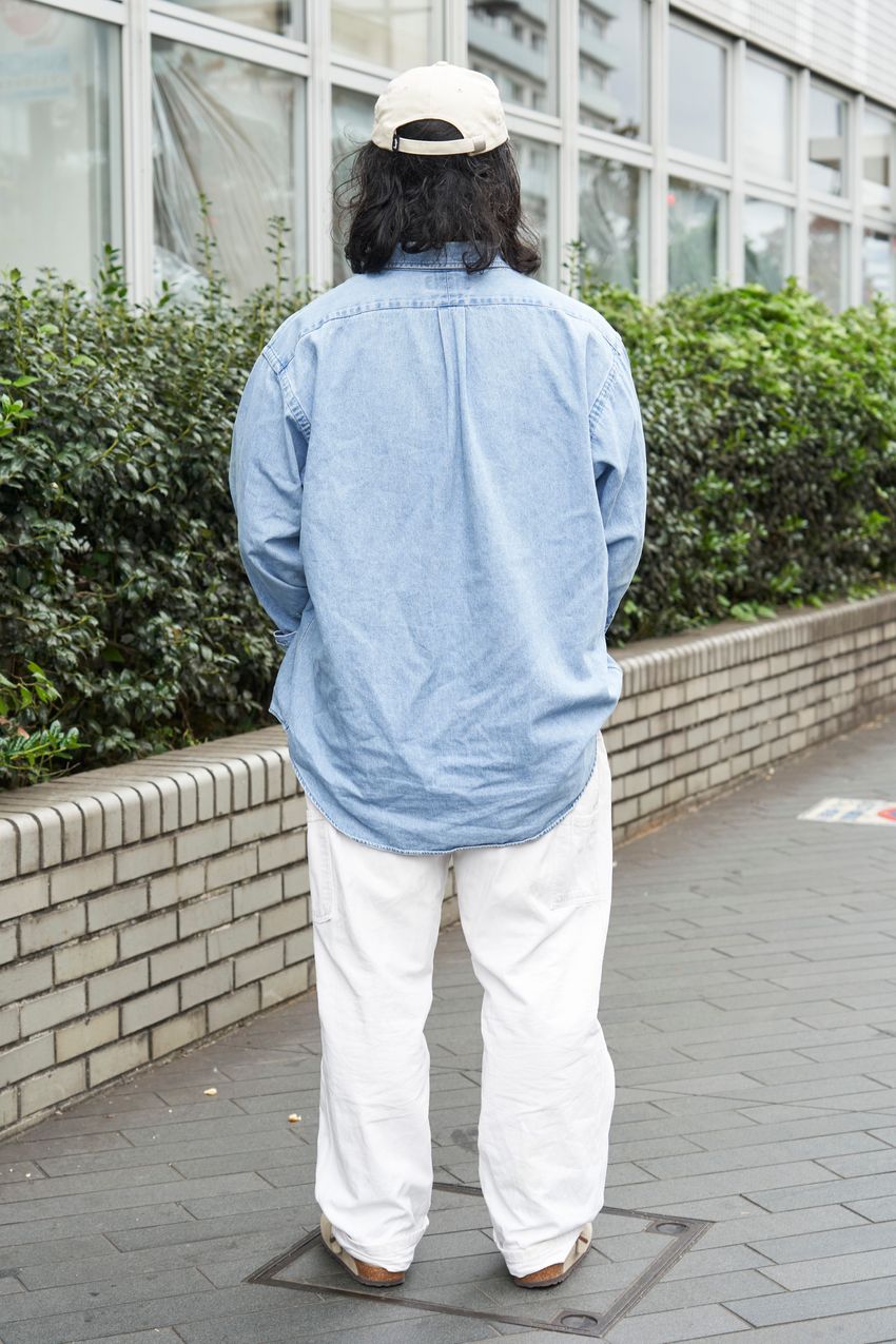 初夏の青シャツはラフに袖を捲れ！こなれ感抜群な大人たちの着こなし3好例 - 3枚目の画像