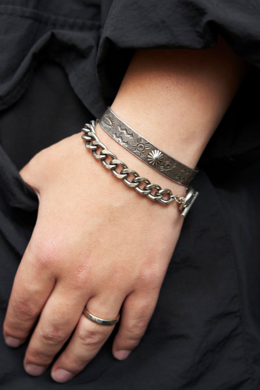 「シャツイチ」シーズン、スタート！どんなアクセで飾るのが正解？ 街の洒落者たちの答えは…… - 5枚目の画像