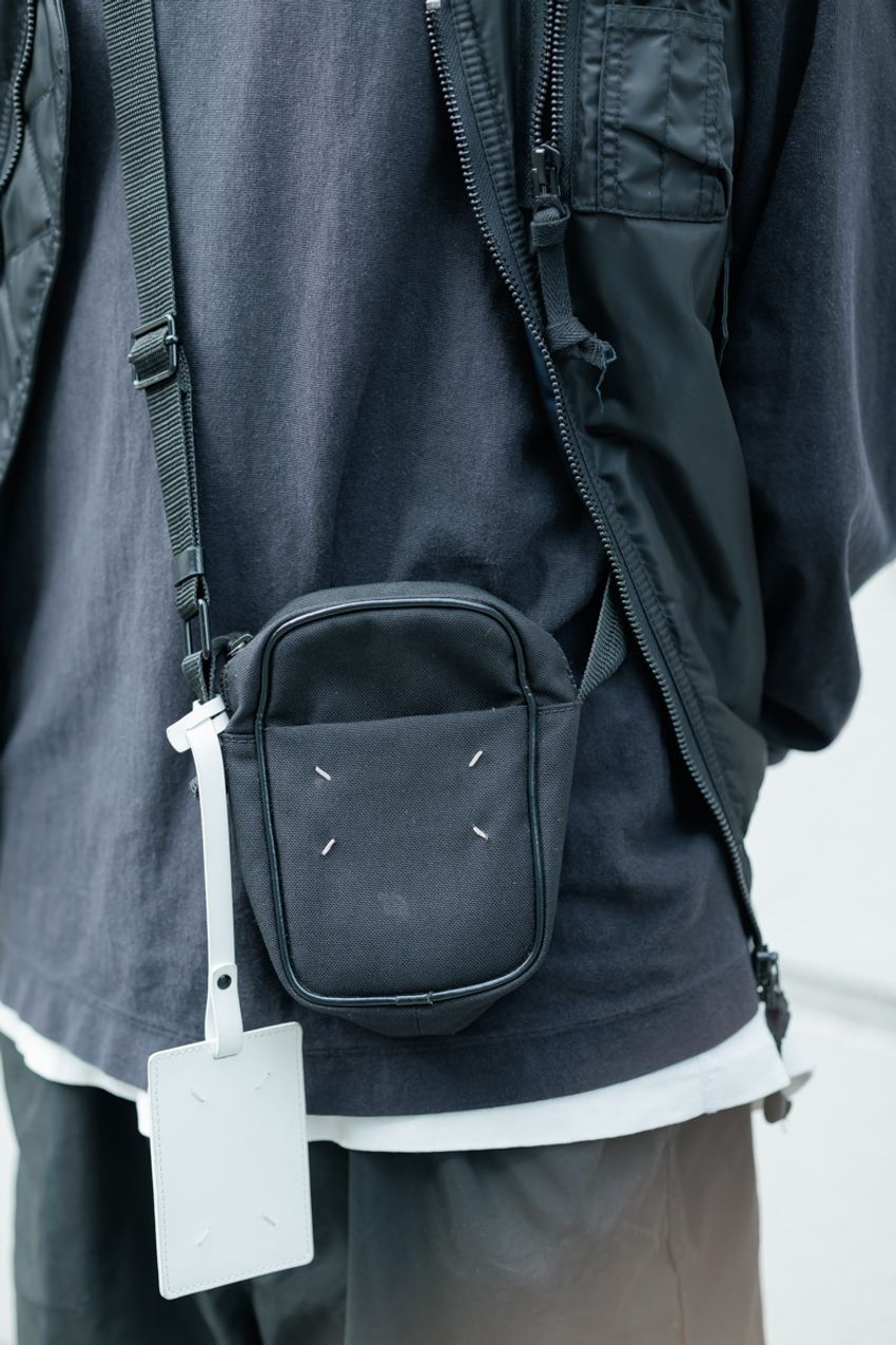 ミニショルダーが流行の兆し。ユニクロ、マルジェラetc.バッグ使いが巧みな3名を街角スナップから厳選 - 9枚目の画像