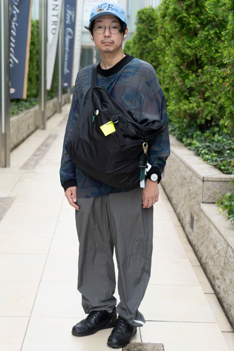 色のトーンを寄せてクセ強アイテムを束ねる 松田 匡