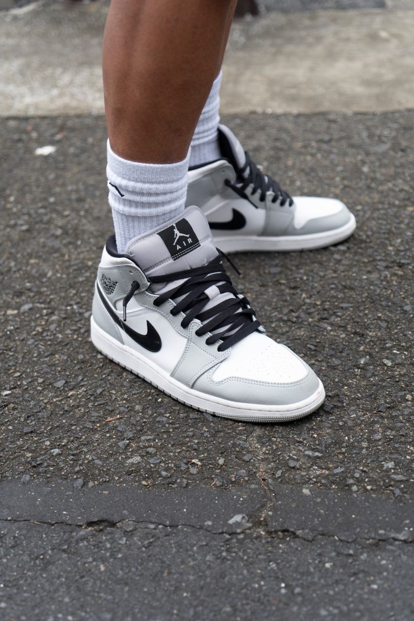 どんな時代でも“ジョーダン 1“の虜。色褪せない名作スニーカーを今っぽく履くコツをスナップで - 3枚目の画像