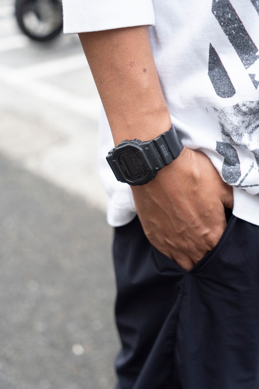 どんな時代でも“ジョーダン 1“の虜。色褪せない名作スニーカーを今っぽく履くコツをスナップで - 4枚目の画像