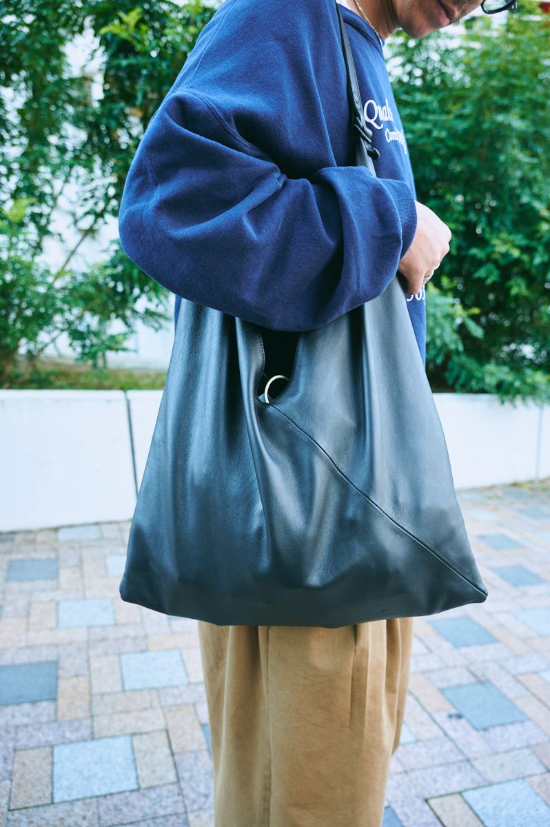 天上天下唯我独尊。自作パンツは超ワイド 綾瀬 4枚目の写真