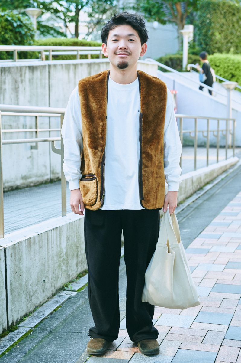 秋コーデの名脇役。バブアーのファーベスト 美間坂征也 2枚目の写真