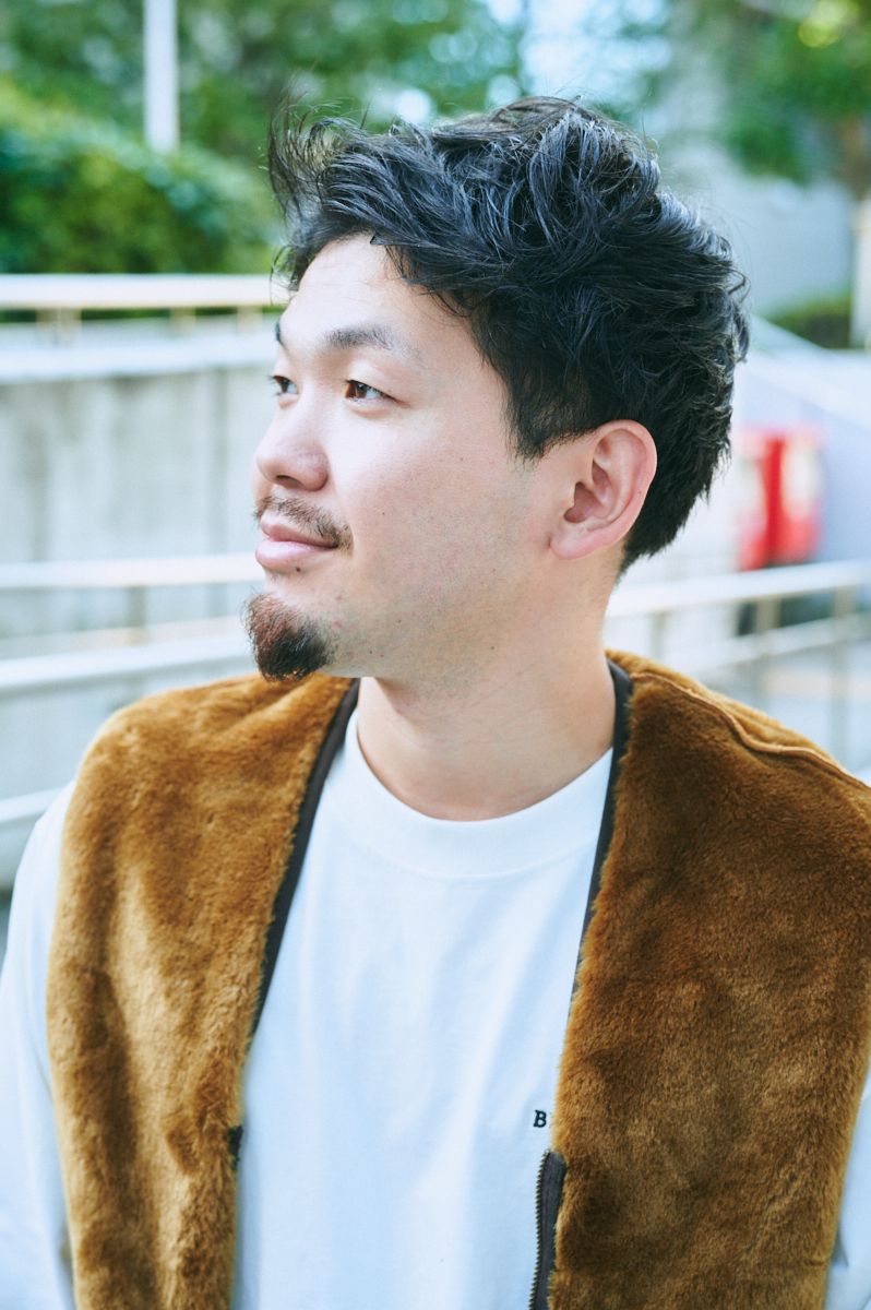 秋コーデの名脇役。バブアーのファーベスト 美間坂征也 4枚目の写真