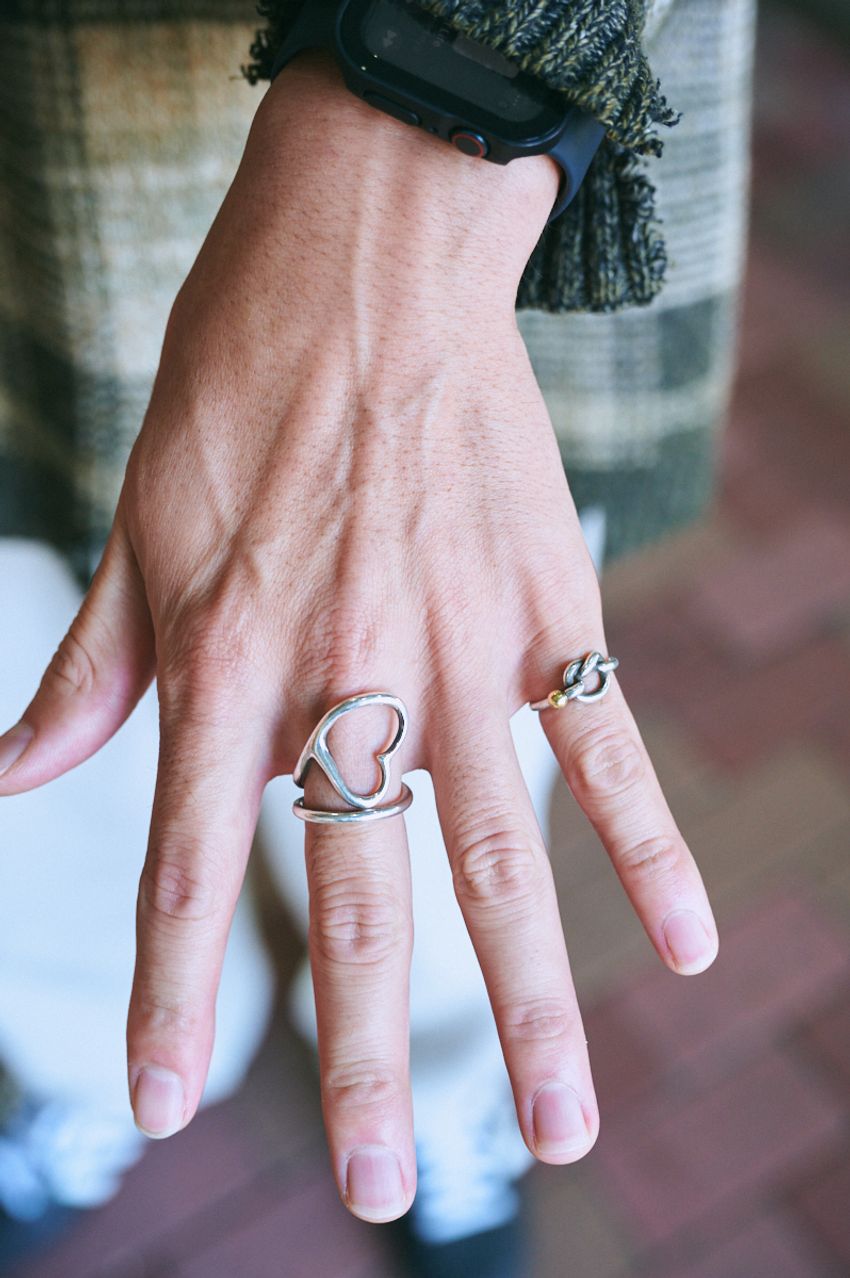 “古着使い”が巧みな街角スナップ3選！ニットの重ね着にミリタリージャケット、ワイドデニムetc.   - 11枚目の画像