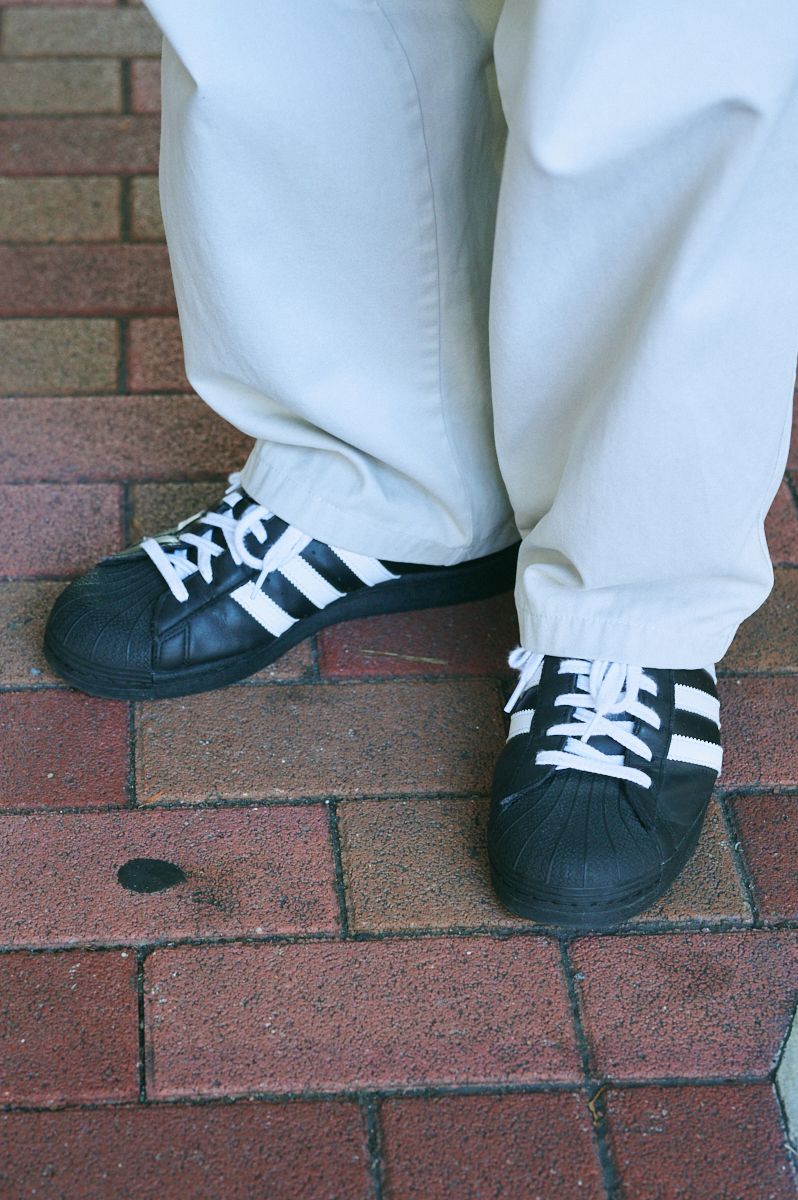 ダメージニットにネオンカラーの差し色巧者 松本 聖 7枚目の写真