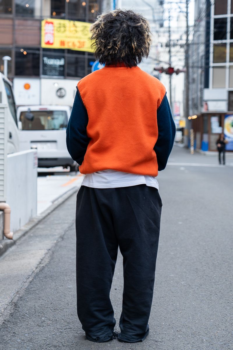 やわらかく見えるフリースなら原色も超アリ 齊藤紘斗 2枚目の写真