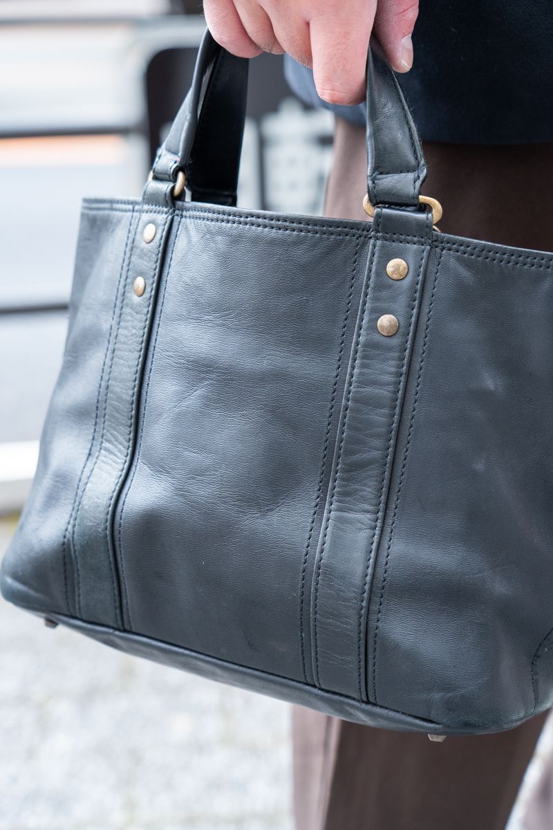 飾らないこともスタイル。革小物に品格宿る 伊滕虎太郎 4枚目の写真