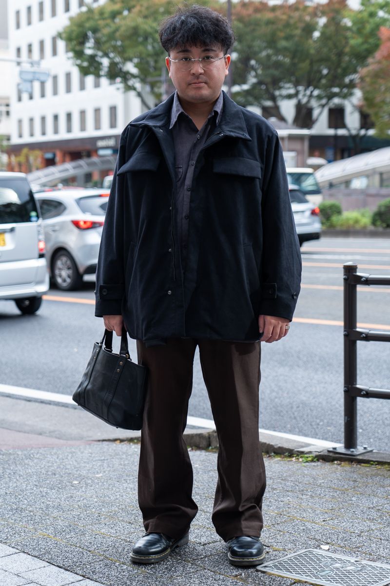 飾らないこともスタイル。革小物に品格宿る 伊滕虎太郎