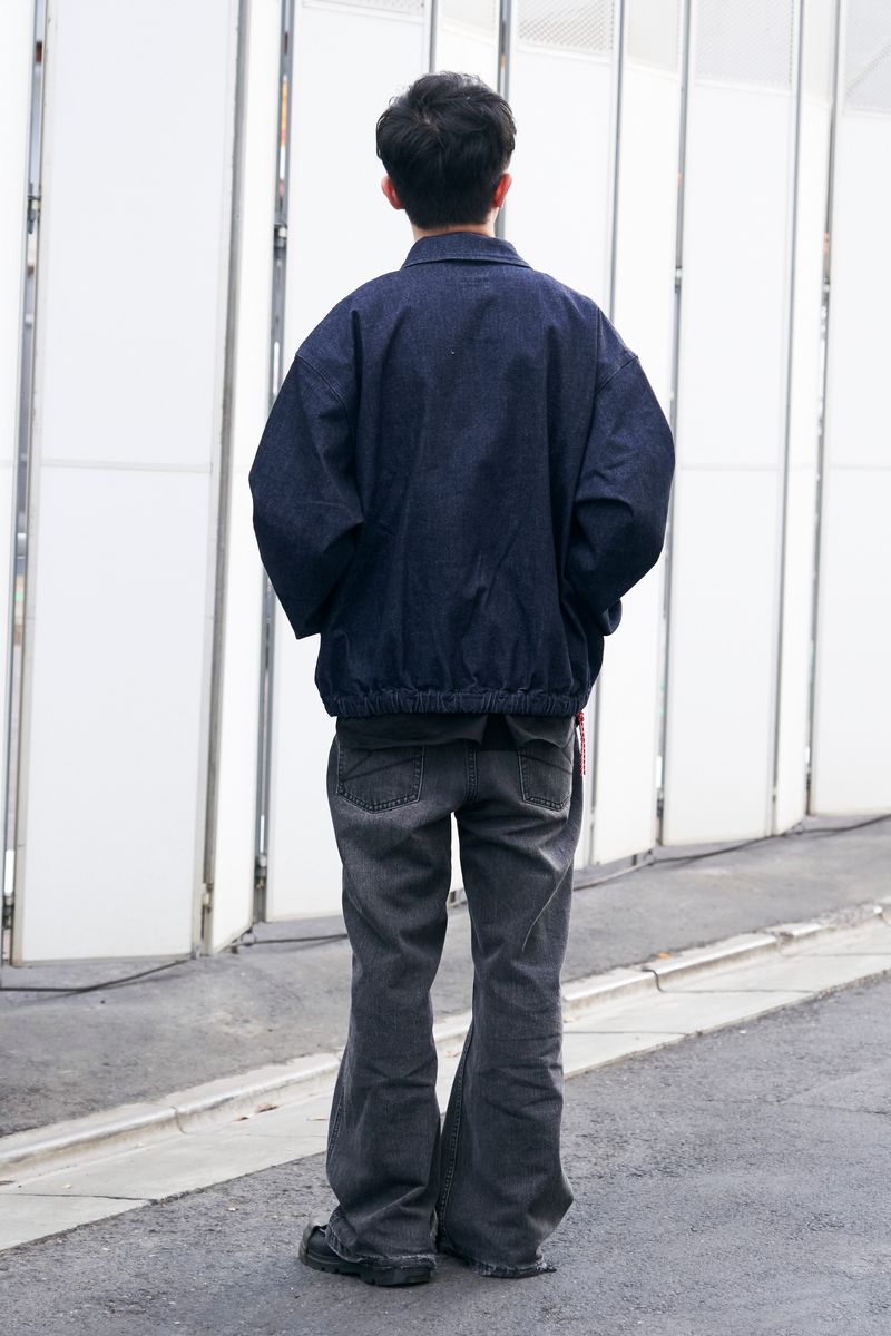 脚長効果も。3Dデニムが生む美シルエット 王 2枚目の写真