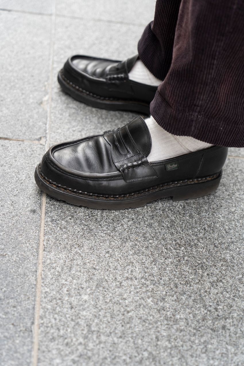 大人の休日バッグ、街の人気は「黒ポーチ」だった！みんなが使っていたブランドは…… - 9枚目の画像