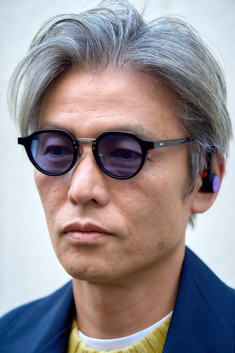 黄色ニットで華やか。モードな大人の遊び心 井坂光伸 3枚目の写真