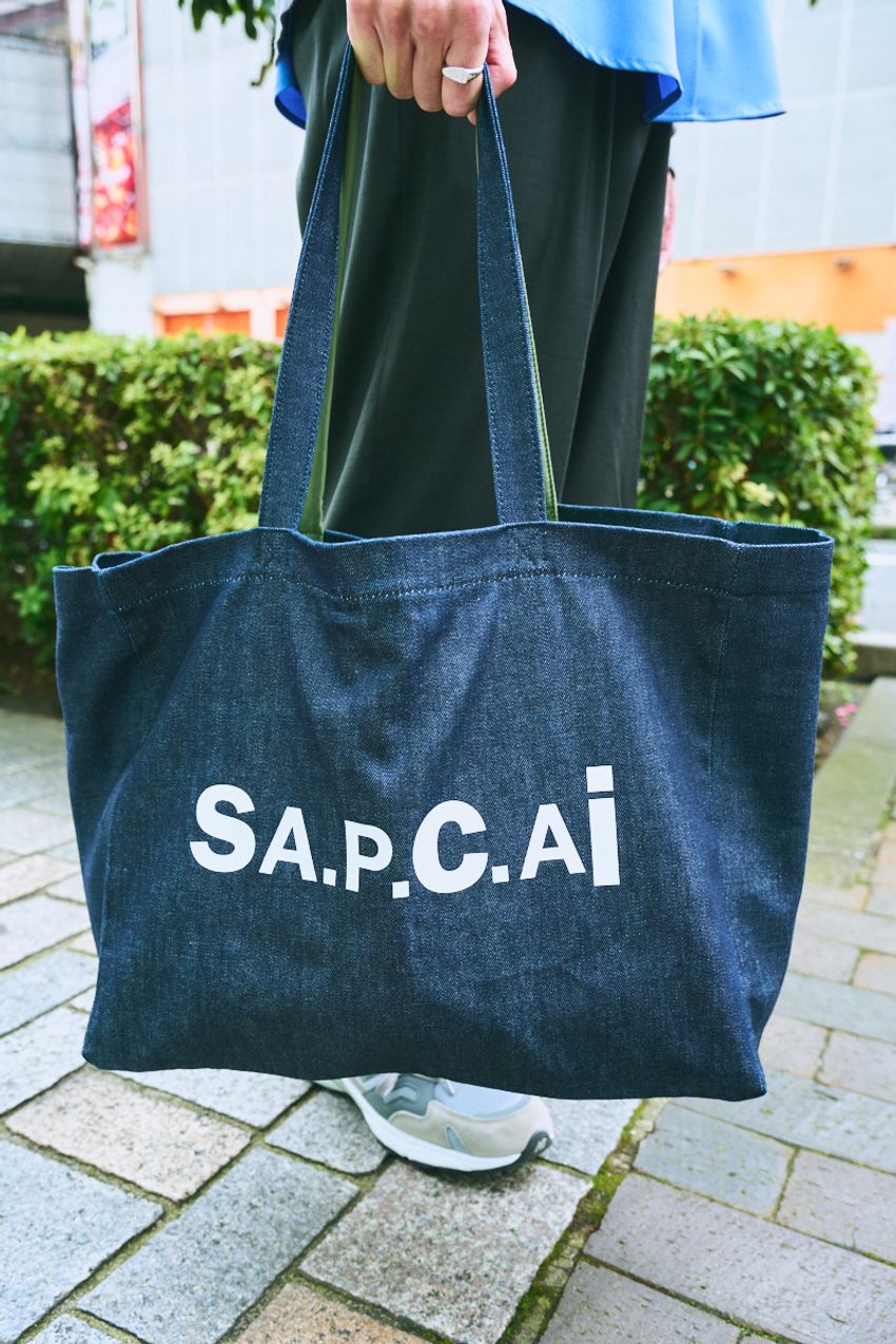 無地でもストライプでも「ブルーのシャツが使える！」それを証明する街角の洒落者たち - 10枚目の画像