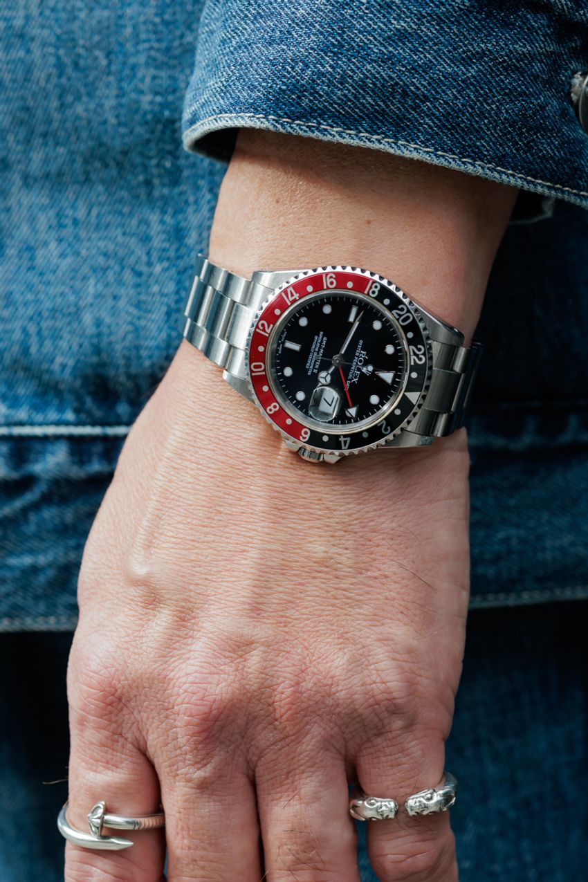 昔馴染みの「デニムジャケット」コーデをひと工夫。色み、シルエットで新鮮に見せた3名をスナップで - 7枚目の画像